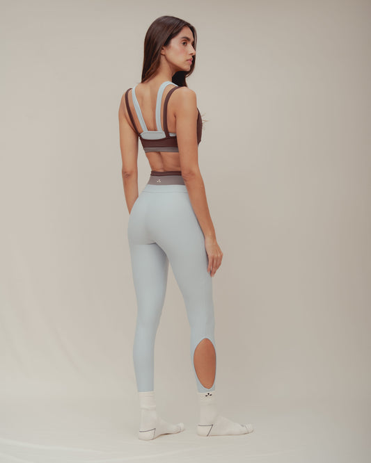 Triple Waist Leggings – Leggings Azul Hielo con Pretina Triple y Abertura en Bota