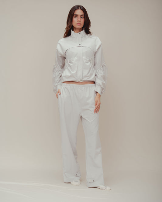 Track Pants – Pantalón Gris Claro en Antifluido con Vivos en Contraste