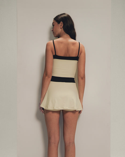 Dancing Ivory Dress - Vestido Deportivo Crudo Con Bloques Negros