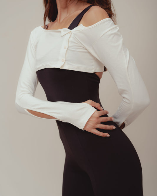 Buttoned Sleeves – Mangas Crudas Fluidas con Escote Curvo y Aberturas