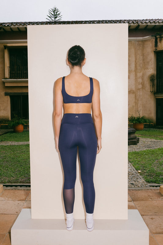 Framed Leggings – Leggings Deportivo Azul Petróleo Con Costuras Curvas y Malla en Pierna.