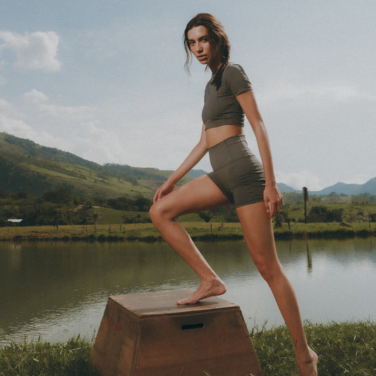 Living Short - Short Deportivo Gris Costuras