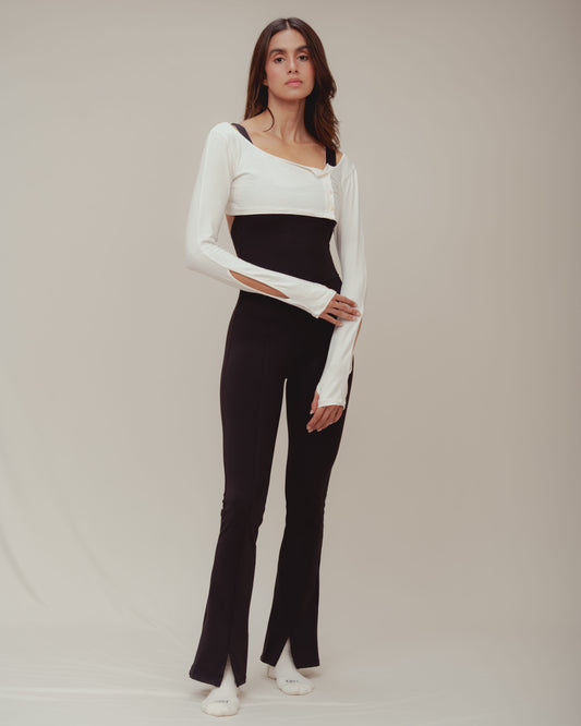 Buttoned Sleeves – Mangas Crudas Fluidas con Escote Curvo y Aberturas