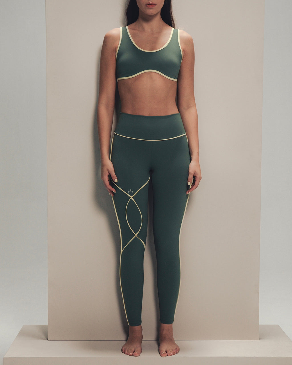 Feeling Green Leggings - Leggings Deportivo Verde Sesgos Amarillos