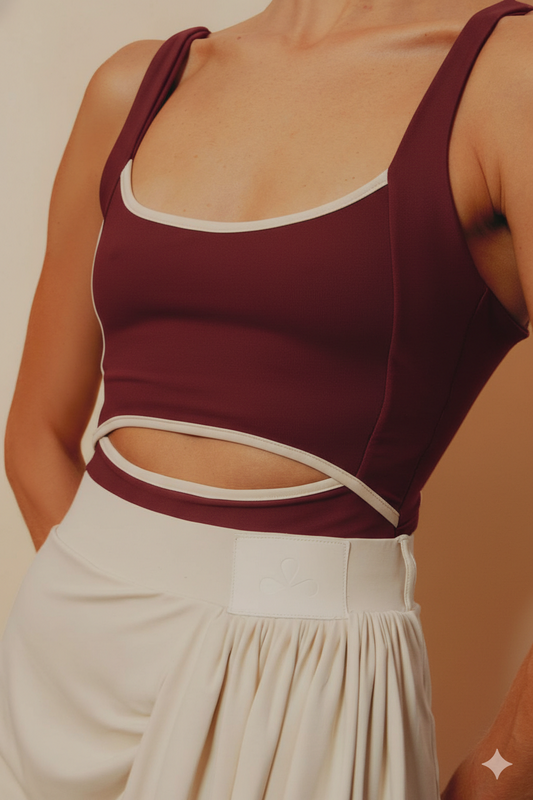 Outlining Skirt – Falda Cruda Drapeada con Pasadores y Aplique en Cuero