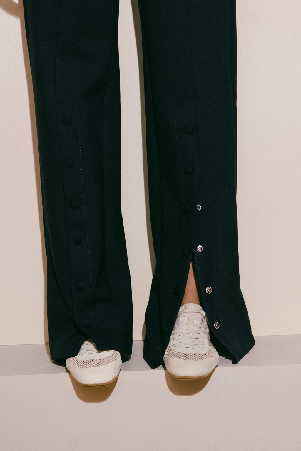 PRE ORDER - Lined Pants – Pantalón Azul Petróleo Con Broches, Aberturas y Tiro Midi